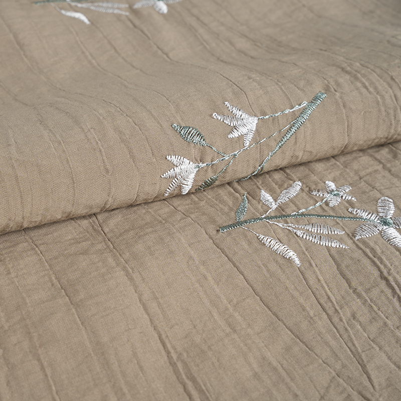 Tela arrugada con flor bordada de orquídeas y semillas de melocotón