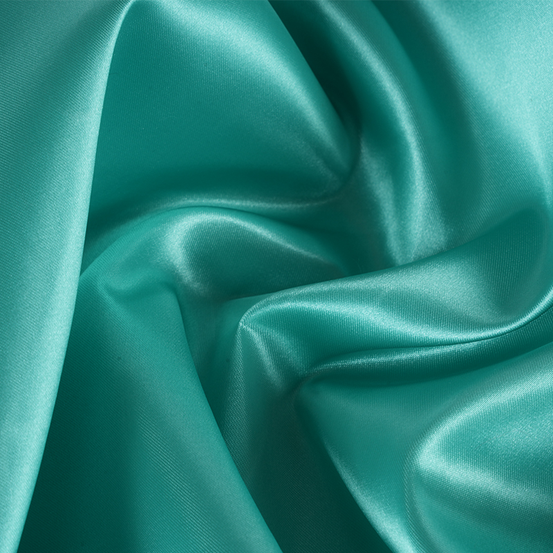50/75 Satén brillante no retorcido + Tela fina con paleta en la parte superior