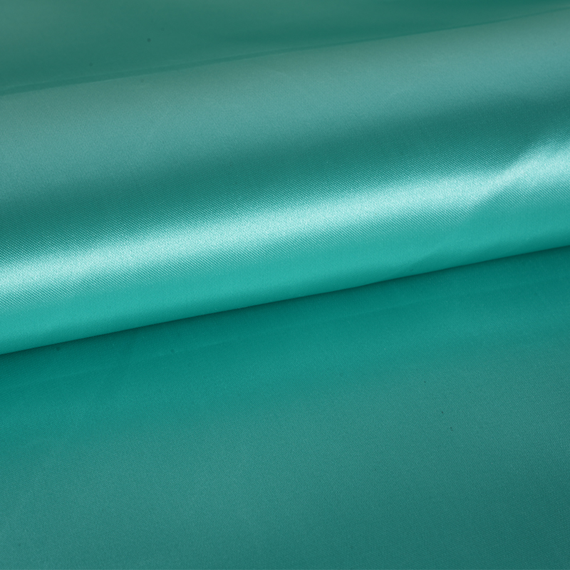 50/75 Satén brillante no retorcido + Tela fina con paleta en la parte superior