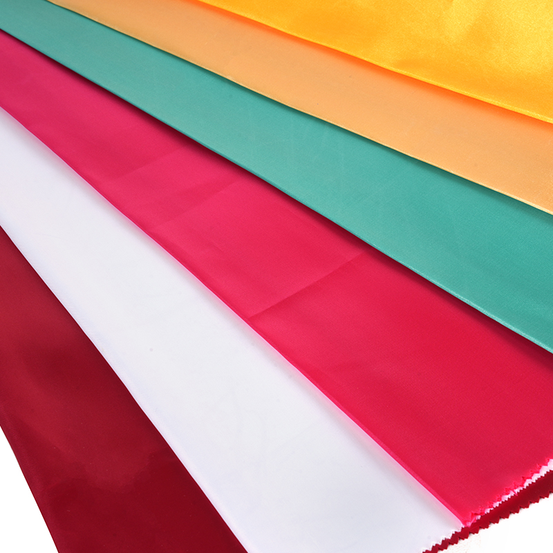 50/75 Satén brillante no retorcido + Tela fina con paleta en la parte superior