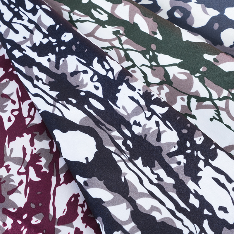 Tela con estampado de graffiti satinado mate 50/75