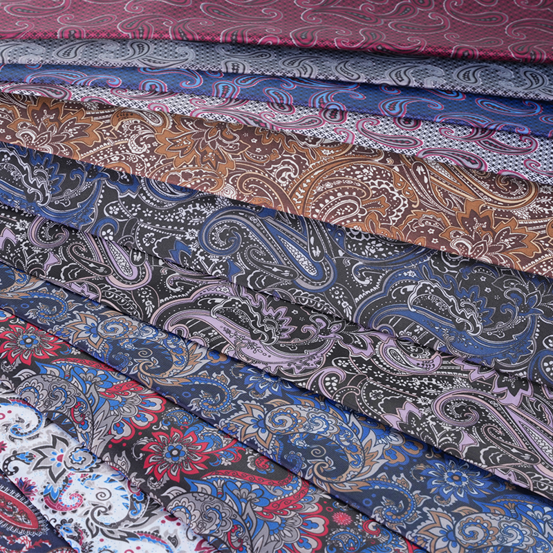 Tela con estampado de hojas de pino y cola de caballo de tafetán de poliéster 190T